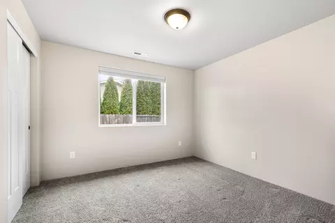 Bedroom - 3288 Grant Rd, Central Point, OR 97502 photo 2 of 3