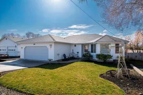 992 SE 2nd St, Prineville, OR 97754