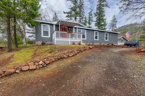 71 Cora Dr, Shady Cove, OR 97539