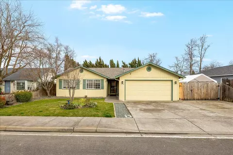 1565 Toralon Dr, Medford, OR 97501