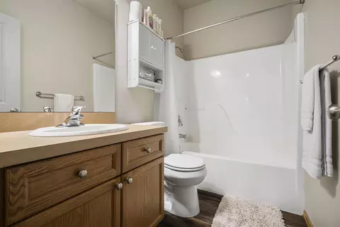 Bath - 61210 Larkspur Loop, Bend, OR 97702 photo 2 of 2