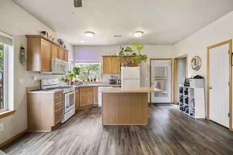 Kitchen - 61210 Larkspur Loop, Bend, OR 97702 photo 2 of 4