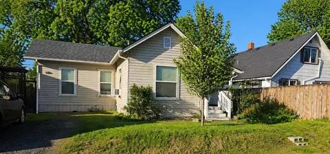 704 SW K St, Grants Pass, OR 97526