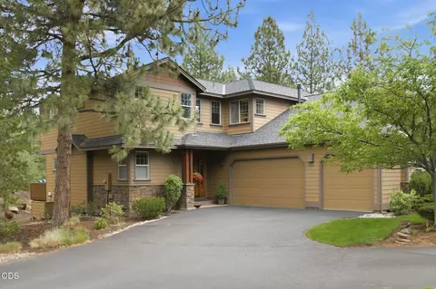 2526 NW Locke Ct, Bend, OR 97703