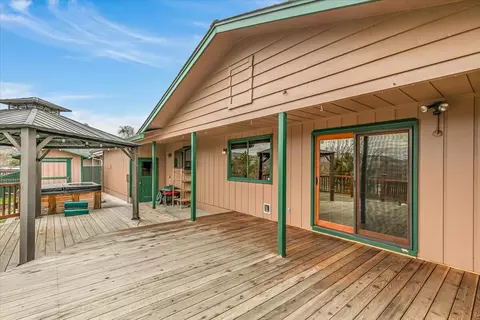 Exterior - 401 Elm St, Phoenix, OR 97535 photo 5 of 13