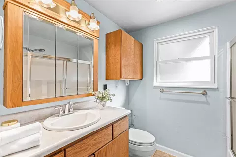 Bath - 401 Elm St, Phoenix, OR 97535 photo 1 of 3