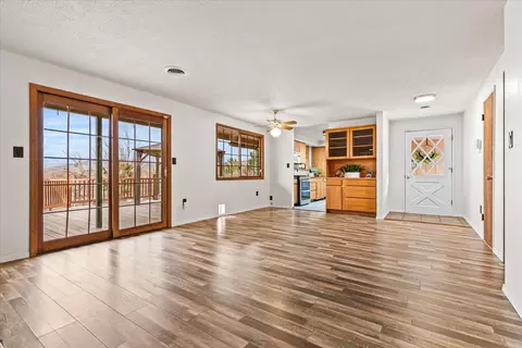 Living - 401 Elm St, Phoenix, OR 97535 photo 3 of 7