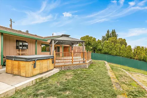 Exterior - 401 Elm St, Phoenix, OR 97535 photo 9 of 13