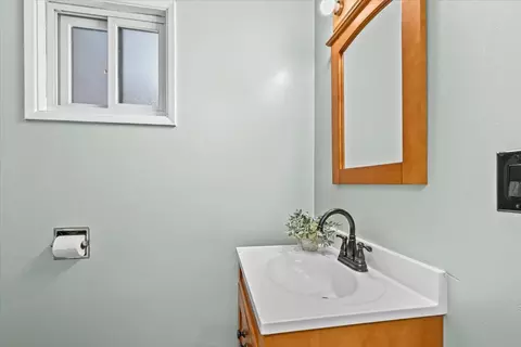 Bath - 401 Elm St, Phoenix, OR 97535 photo 3 of 3