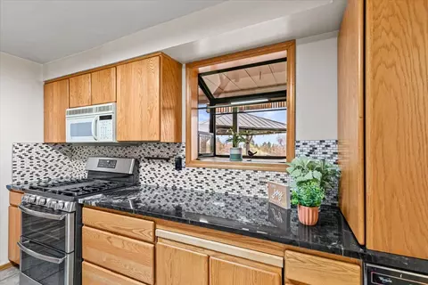 Kitchen - 401 Elm St, Phoenix, OR 97535 photo 3 of 5