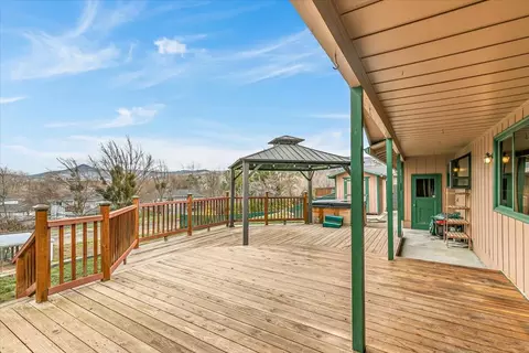 Exterior - 401 Elm St, Phoenix, OR 97535 photo 2 of 13