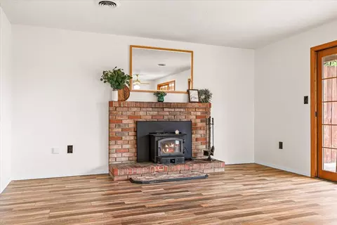 Living - 401 Elm St, Phoenix, OR 97535 photo 7 of 7
