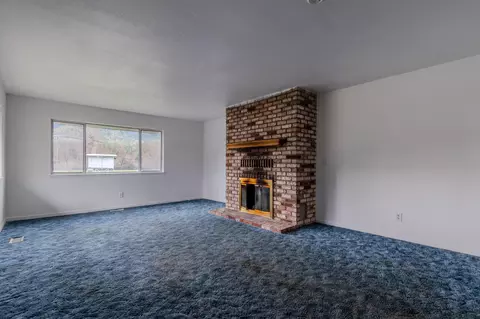 Living - 214 Berglund St, Rogue River, OR 97537 photo 1 of 4