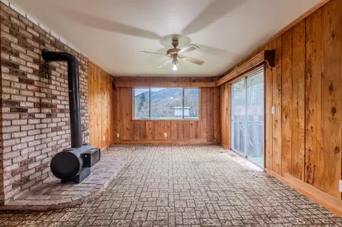 Living - 214 Berglund St, Rogue River, OR 97537 photo 4 of 4