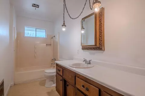 Bath - 214 Berglund St, Rogue River, OR 97537 photo 1 of 2