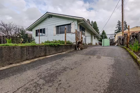214 Berglund St, Rogue River, OR 97537