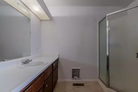 Bath - 214 Berglund St, Rogue River, OR 97537 photo 2 of 2