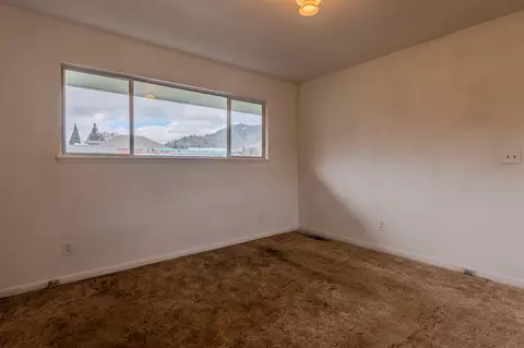 Bedroom - 214 Berglund St, Rogue River, OR 97537 photo 3 of 4