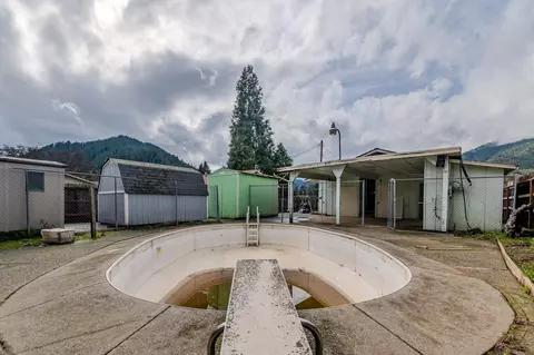 Exterior - 214 Berglund St, Rogue River, OR 97537 photo 6 of 6