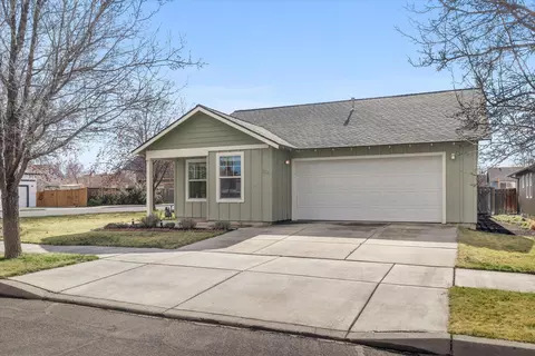 3106 SW Indian Pl, Redmond, OR 97756