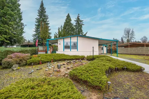 1077 Lee Roze Ln, Grants Pass, OR 97527