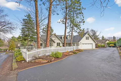 1000 Paradise Ln, Ashland, OR 97520