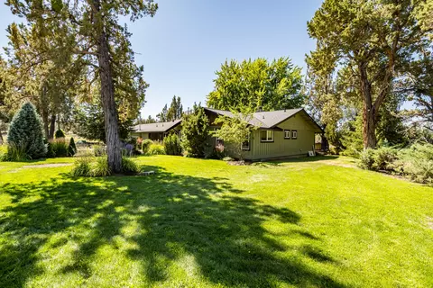 Exterior - 62111 Cody Rd, Bend, OR 97701 photo 3 of 20