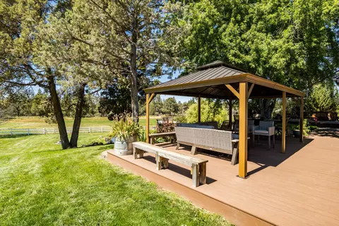 Exterior - 62111 Cody Rd, Bend, OR 97701 photo 4 of 20