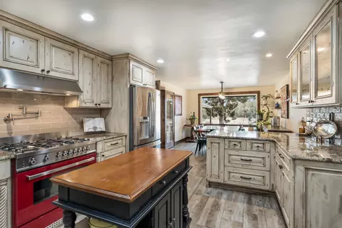 Kitchen - 62111 Cody Rd, Bend, OR 97701 photo 3 of 6