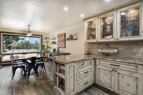 Dining - 62111 Cody Rd, Bend, OR 97701 photo 1 of 2