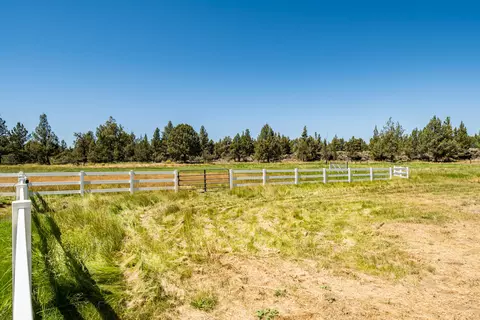 Exterior - 62111 Cody Rd, Bend, OR 97701 photo 10 of 20
