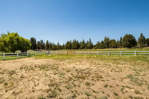 Exterior - 62111 Cody Rd, Bend, OR 97701 photo 11 of 20