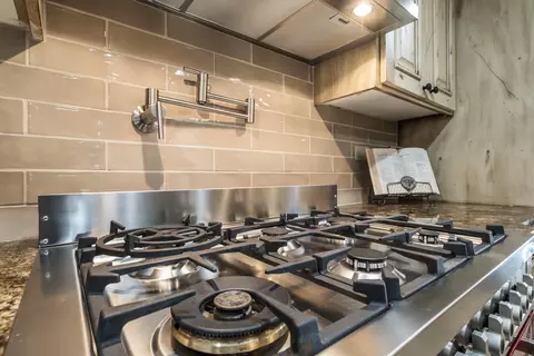 Kitchen - 62111 Cody Rd, Bend, OR 97701 photo 6 of 6