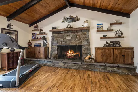 Living - 62111 Cody Rd, Bend, OR 97701 photo 3 of 4