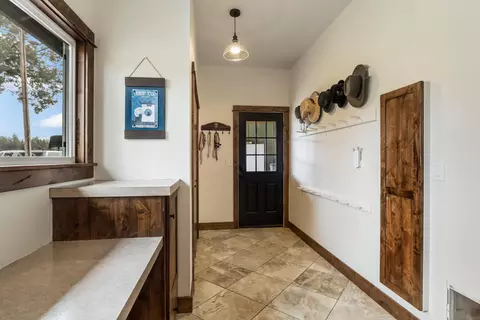 Entry Way - 62111 Cody Rd, Bend, OR 97701 photo 2 of 2