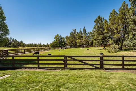 Exterior - 62111 Cody Rd, Bend, OR 97701 photo 19 of 20