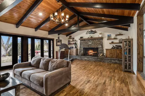 Living - 62111 Cody Rd, Bend, OR 97701 photo 2 of 4