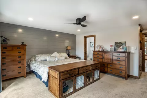 Bedroom - 62111 Cody Rd, Bend, OR 97701 photo 3 of 3