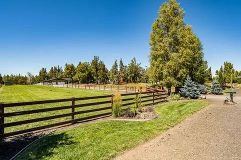Exterior - 62111 Cody Rd, Bend, OR 97701 photo 17 of 20