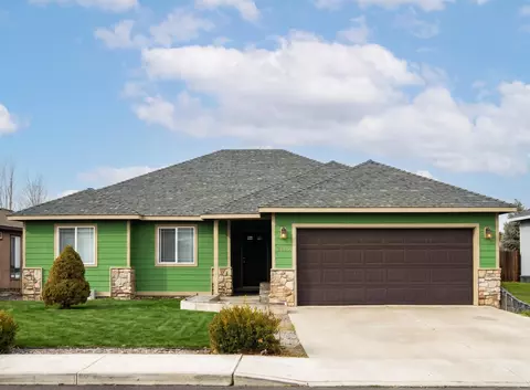 2465 NE 7th Ln, Redmond, OR 97756