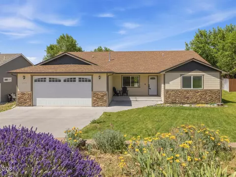 2852 Glacier Dr, Klamath Falls, OR 97603
