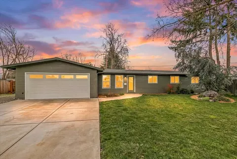 532 Barry Cir, Medford, OR 97501