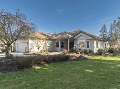 209 Twisted Pine Dr, Grants Pass, OR 97527