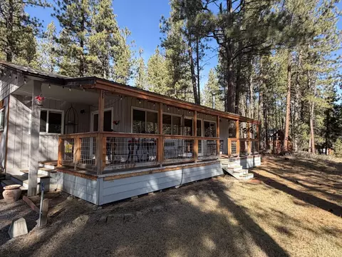55121 Forest Ln, Bend, OR 97707