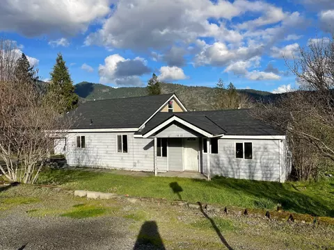 1805 NW Candler Ave, Grants Pass, OR 97526