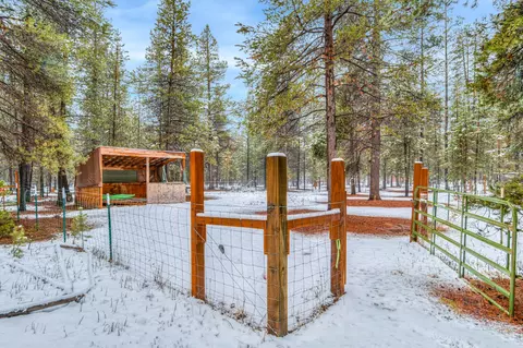 Exterior - 52351 Dustan Rd, La Pine, OR 97739 photo 7 of 11