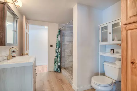 Bath - 52351 Dustan Rd, La Pine, OR 97739 photo 1 of 3