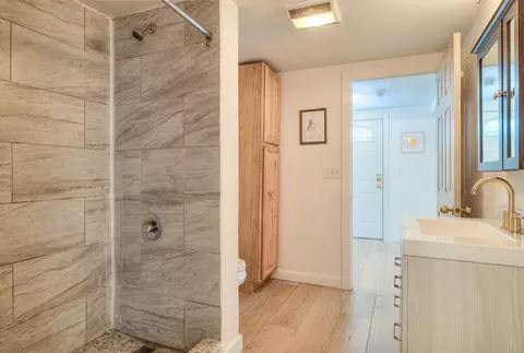Bath - 52351 Dustan Rd, La Pine, OR 97739 photo 2 of 3