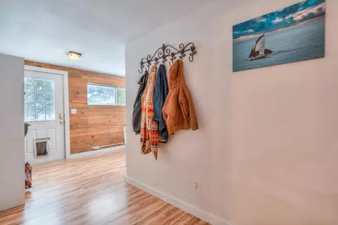 Entry Way - 52351 Dustan Rd, La Pine, OR 97739 photo 2 of 2