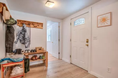 Entry Way - 52351 Dustan Rd, La Pine, OR 97739 photo 1 of 2